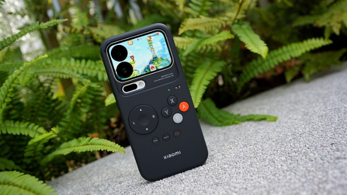 Xiaomi còn sản xuất ốp lưng chơi game dành riêng cho mẫu điện thoại này