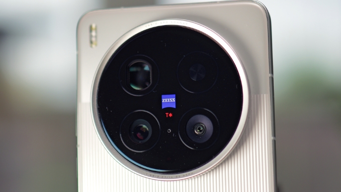 Ở khía cạnh nhiếp ảnh, cả 2 chipset đều đáp ứng tốt nhu cầu sử dụng camera độ phân giải cao