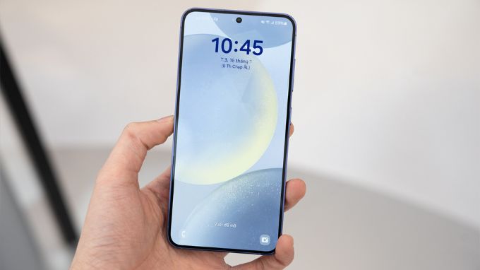 Màn hình Samsung S24 Plus lớn hơn OPPO Find X8