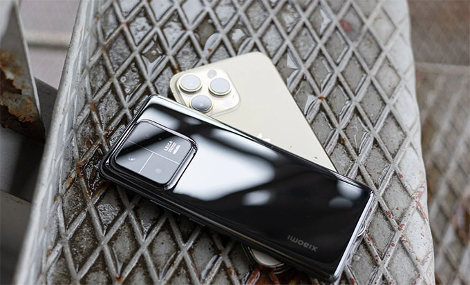 iPhone 14 Pro Max có thiết kế quen thuộc với màn hình phẳng