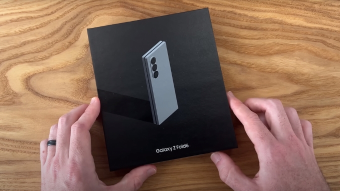 Mở hộp Galaxy Z Fold6