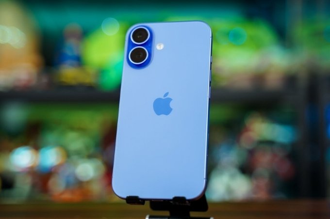 iPhone 16