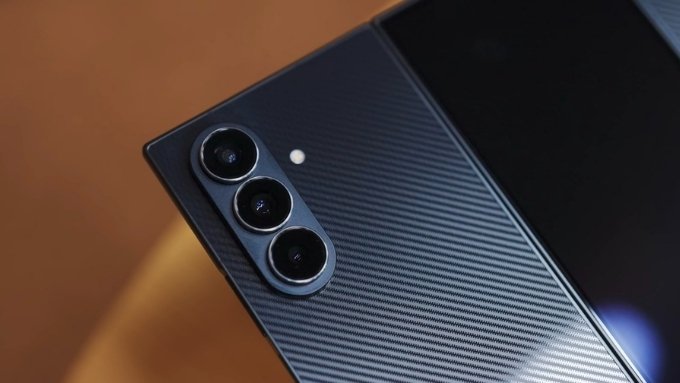 camera-galaxy-z-trifold-xtmobile