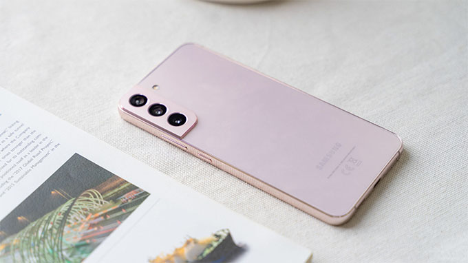 Ngoại hình Galaxy S22 Plus trông tinh tế hơn
