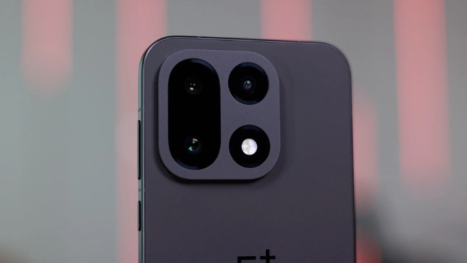 OnePlus 15 tập trung vào hệ thống camera 3 ống kính