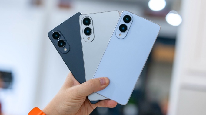 Galaxy S25 Edge có ba tùy chọn: Titanium Silver, Jetblack và Icyblue