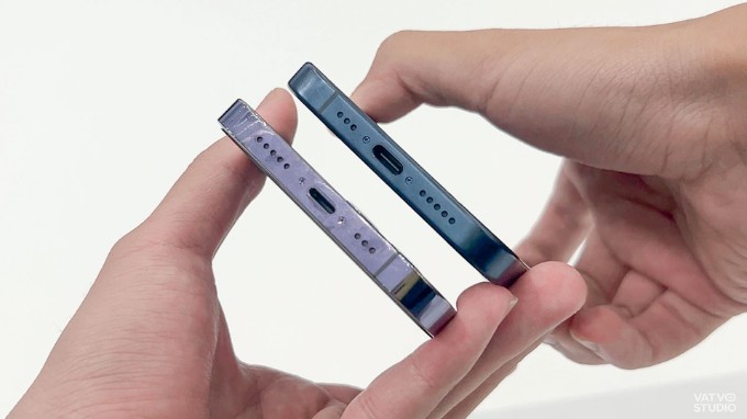 Cổng Lightning trên iPhone 14 Pro Max (trái) và USB-C trên iPhone 15 Pro Max (phải)