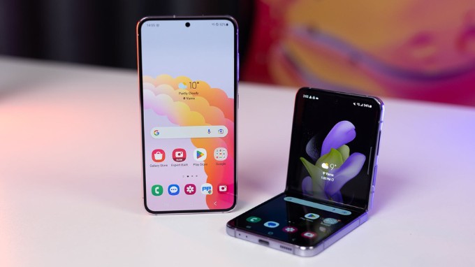 So sánh thiết kế của Galaxy S23 và Galaxy Z Flip 4