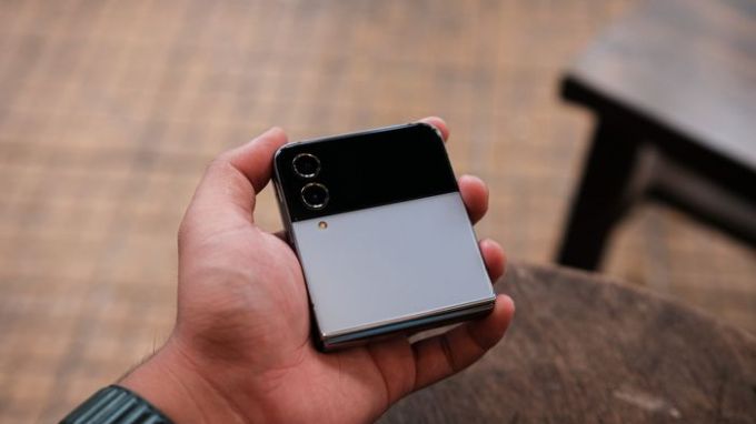 Độ bền điện thoại gập