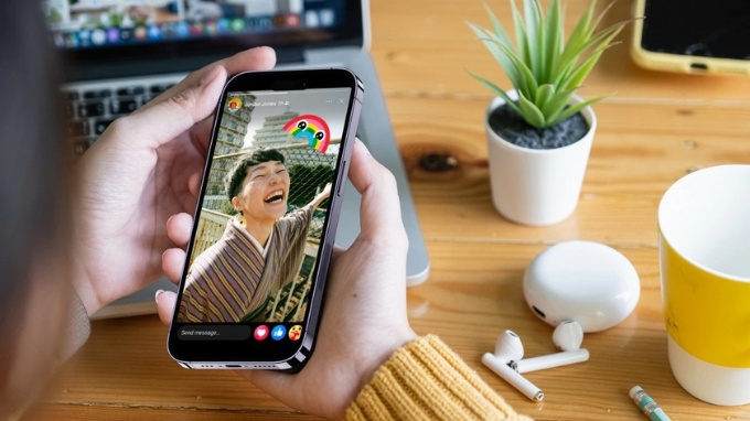 Vì sao người lạ xem được story trên Facebook của chúng ta?