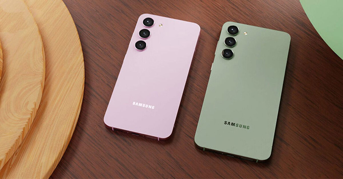 Màu Misty Lilac (trái) sẽ là màu chủ đạo của dòng Galaxy S23 và Galaxy S23 Plus