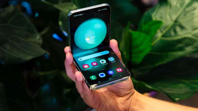 Màn hình Galaxy Z Flip 5 ra mắt