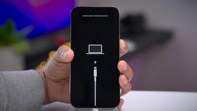 Khởi động lại iPhone