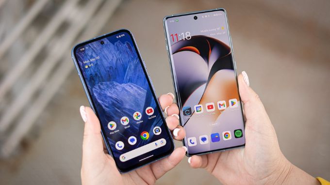 So sánh màn hình Google Pixel 8a và OnePlus 12R