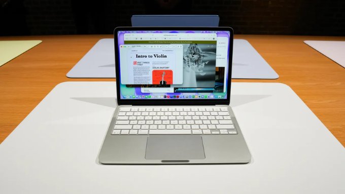 so-sanh-macbook-neo-va-macbook-air-m5-ve-am-thanh-xtmobile