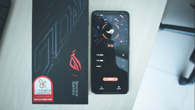 Điện thoại ROG Phone phiên bản cao cấp nhất đi kèm