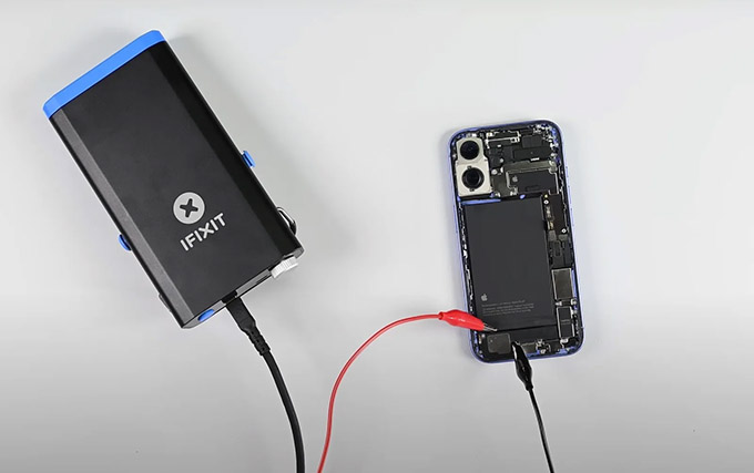 Pin kim loại mới trên iPhone 16 Pro và 16 Pro Max