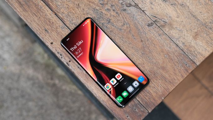 OnePlus 11 được trang bị màn hình AMOLED có kích thước 6.7 inch, độ phân giải là 2K+