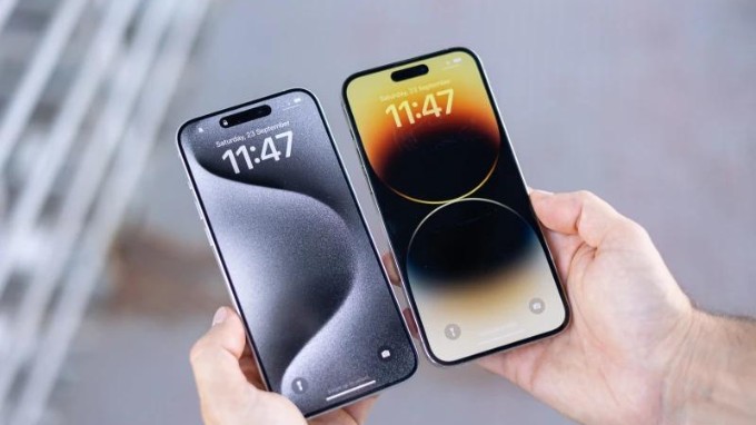 iPhone 15 Pro Max và iPhone 14 Pro Max đều sở hữu màn hình OLED