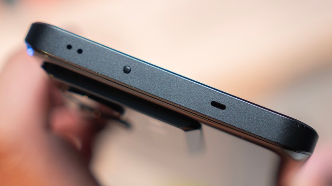Chất liệu khung viền trên Xiaomi 13T