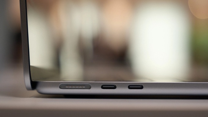 So sánh MacBook Air M4 và M3 về pin và sạc