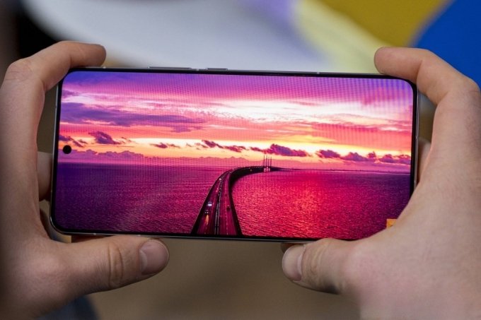 So sánh Nothing Phone (3) và iQOO 13 về màn hình