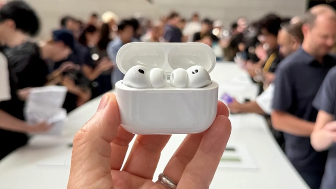 AirPods Pro 3 Pro 3 bổ sung các tính năng AI mới như Hearing Aid mode, Adaptive EQ nâng cao