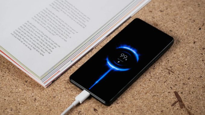 Xiaomi 13 Lite có dung lượng pin đáp ứng đủ nhu cầu hằng ngày của người dùng