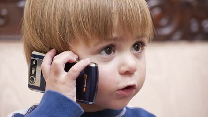 Những tiêu chí chọn điện thoại cho trẻ em
