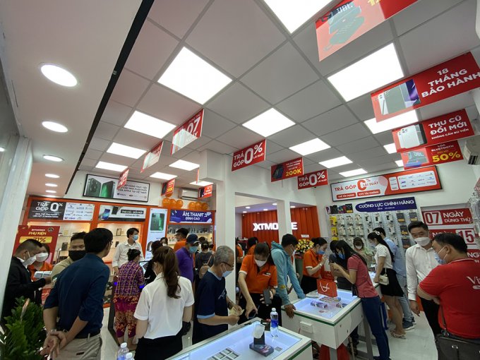 hinh-anh-khai-truong-cua-hang-xtmobile-tai-666-668-le-hong-phong-phuong-10-quan-10-tphcm
