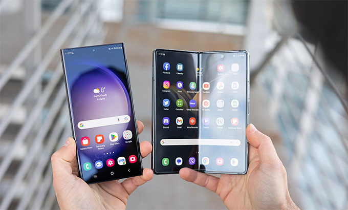 trên Galaxy S23 Ultra có độ sáng tối đa cao hơn Galaxy Z Fold 4