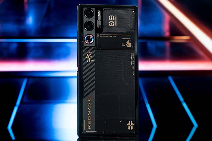 So sánh thiết kế Nubia Red Magic 9 Pro và Xiaomi 14 Pro