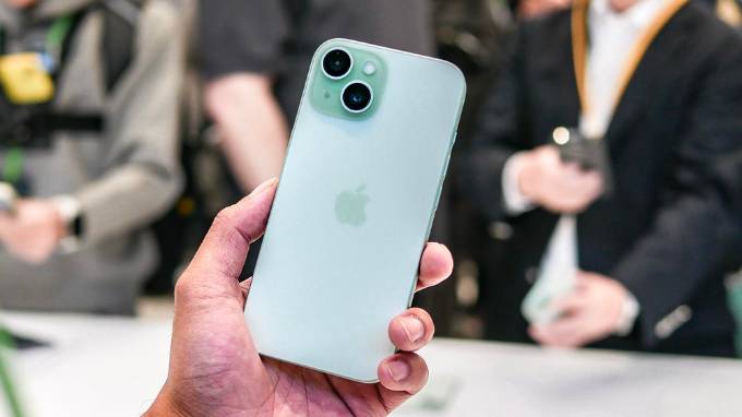 Mẫu iPhone 15 thường nổi bật với thiết kế ngọt ngào, tươi trẻ