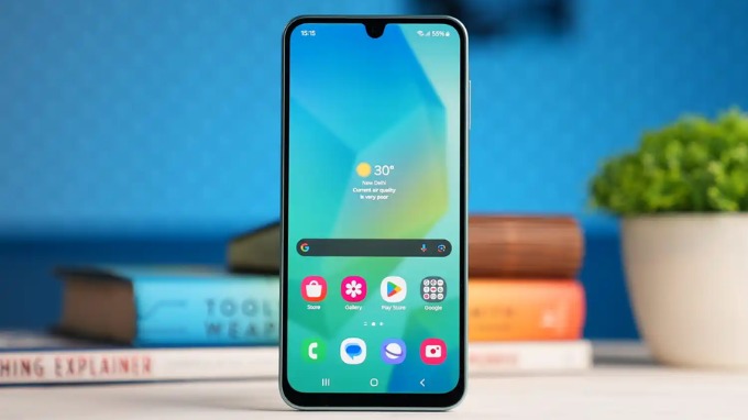 Vì sao Samsung chưa trang bị OLED dẻo cho Galaxy giá rẻ?