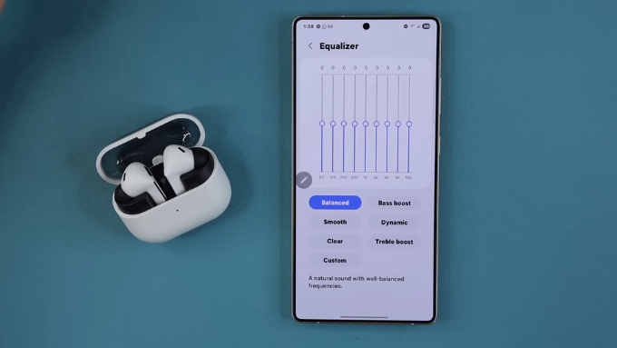 Galaxy Buds 3 FE được trang bị driver động 11mm, mang đến âm bass sâu, âm treble trong trẻo và tổng thể cân bằng