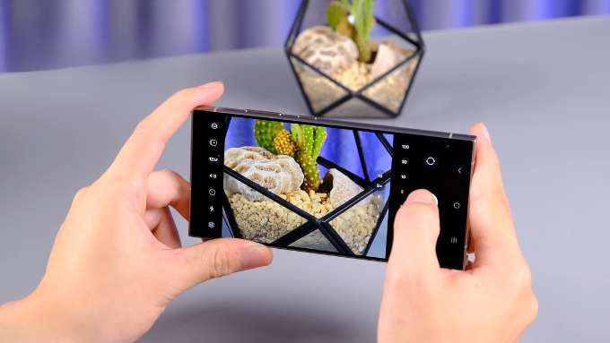 Camera trên Samsung S24 Ultra cũ và iPhone 16 Plus cũ