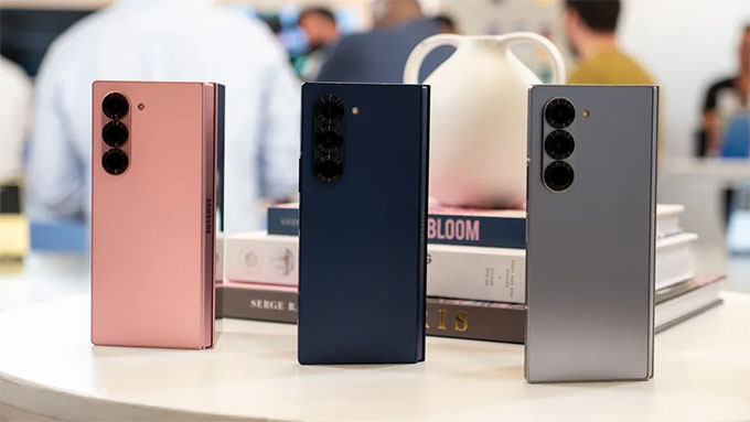 Tùy chọn màu sắc: Bạc, hồng, xanh. Độc quyền của Samsung.com có màu đen và trắng.