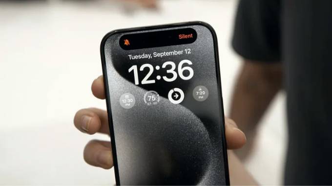 Trên tay iPhone 15 Pro Max với thiết kế Dynamic Island