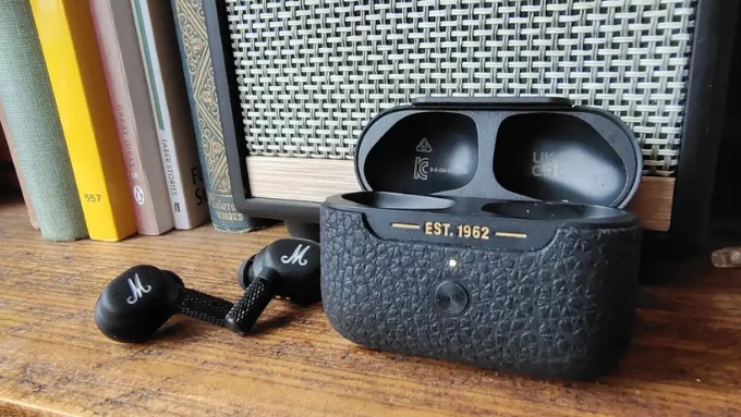 Nếu yêu thích âm bass mạnh, Marshall Motif II ANC là lựa chọn thay thế AirPods Pro 3 mang màu sắc riêng