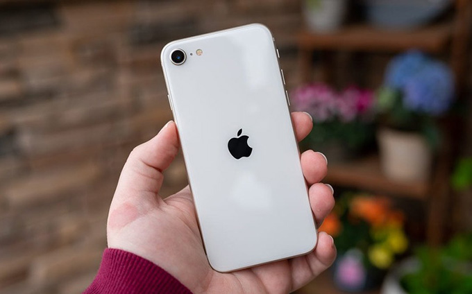 So sánh chi tiết iPhone SE 2020 vs iPhone SE 2022: ngoại hình