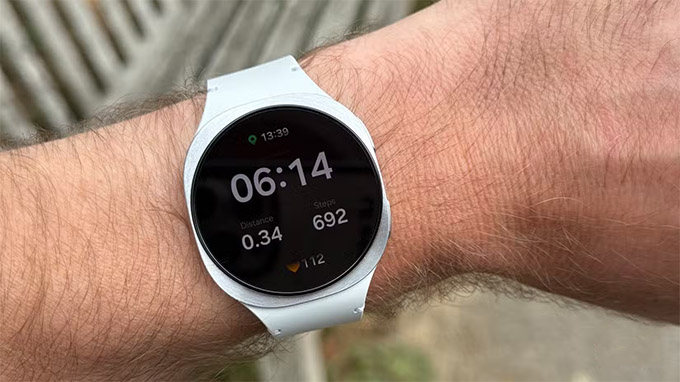 Theo dõi giấc ngủ và điểm năng lượng trên Galaxy Watch 8