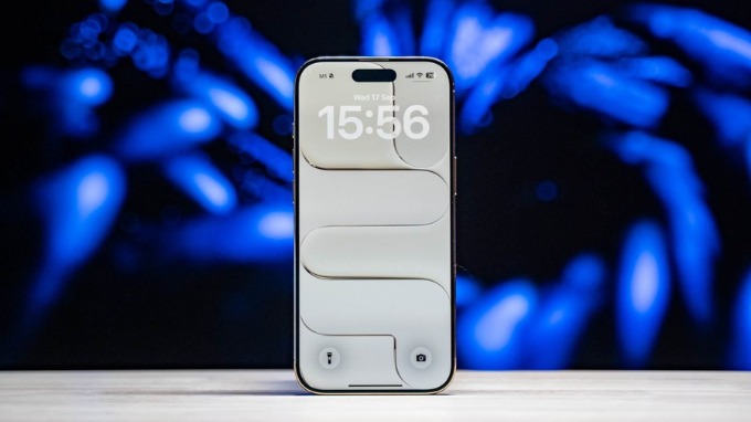 Về khả năng hiển thị, iPhone Air vượt trội rõ rệt so với phiên bản giá rẻ