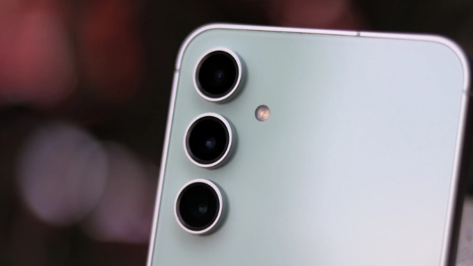 Camera Samsung S24 FE và OPPO Reno 13 Pro