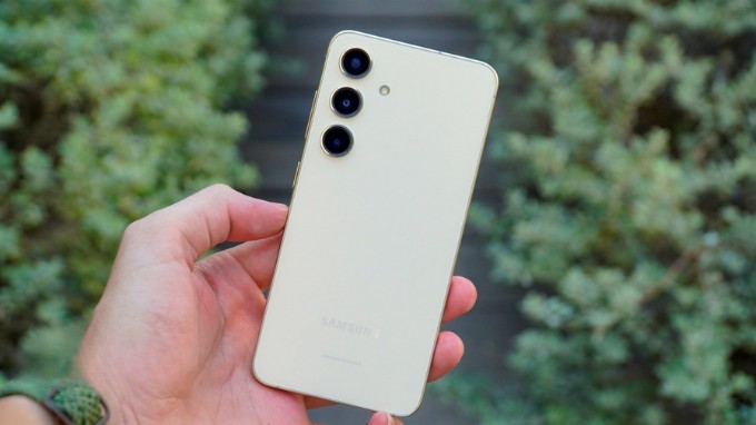 Samsung S24 có ngoại hình nhỏ gọn và tinh tế
