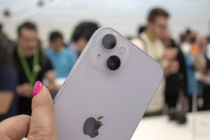 iPhone 14 Plus sở hữu bộ đôi camera ở mặt sau