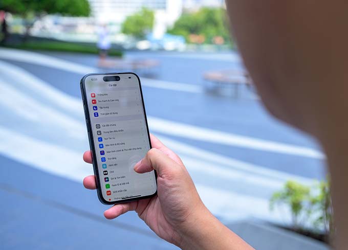 So sánh dung lượng bộ nhớ iPhone 15 Pro và iPhone 12 Pro Max