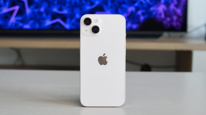 iPhone 13 màu trắng