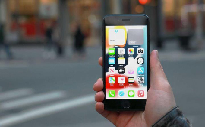 So sánh chi tiết iPhone SE 2020 vs iPhone SE 2022: màn hình