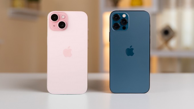 Ngoại hình của iPhone 15 và iPhone 12 Pro tương đối khác biệt