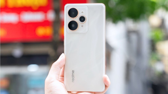 Realme 15 Pro lại trung thành với triết lý thiết kế mềm mại